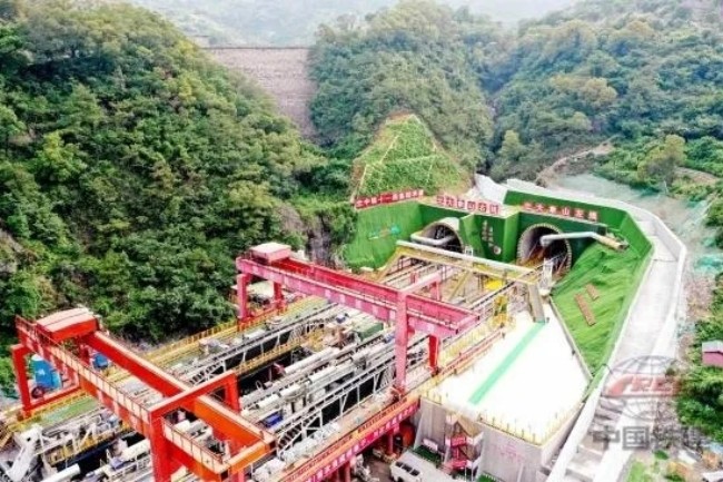 中铁24局长乐大象山隧道施工升压器的应用 中铁24局长乐大象山隧道施工升压器的应用